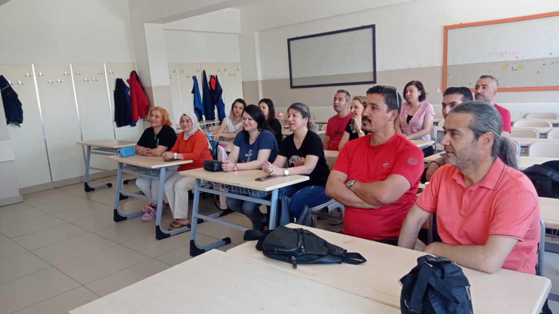 Erasmus Akredisyon çalışmaları kapsamında Öğretmenlere bilgilendirme toplantısı yapıldı